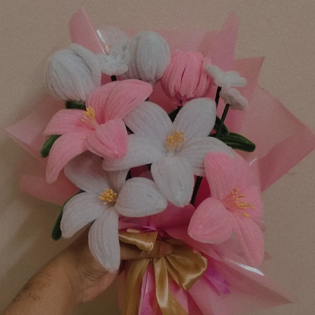 Fuzzywire Flower Bouquet